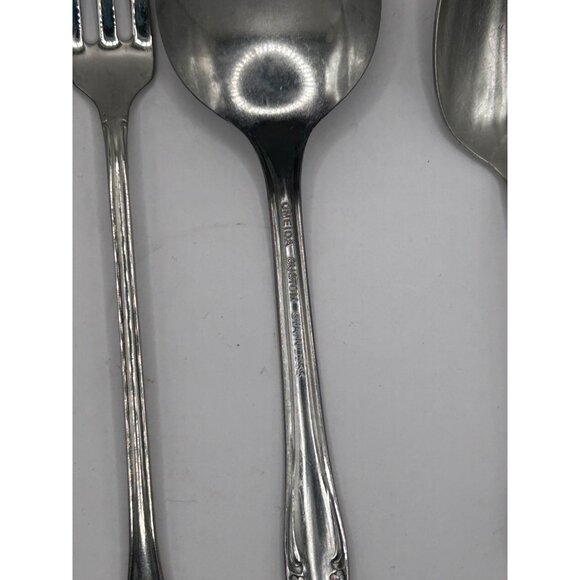 Oneida Silver Plantation 34 - Piece Stainless Steel Flatware Set Discontinued - Picture 3 of 6